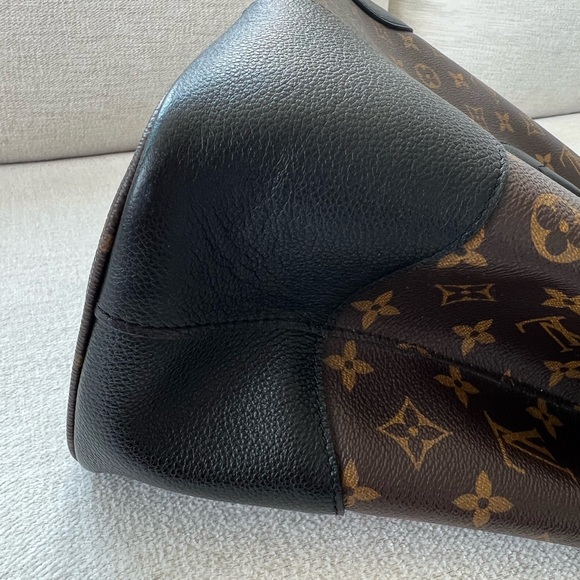 Louie Vuitton Kensington Monogram Bag & Wallet - Picture 14 of 16